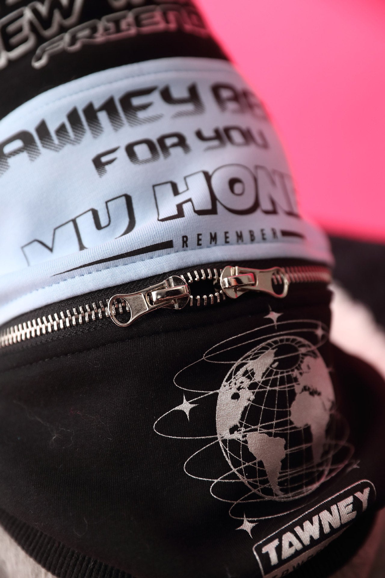 Side pose showing lightweight silhouette and free movement.